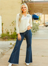 Charger l'image dans la galerie, L&B | Dark Raw Hem Wide Leg Flare