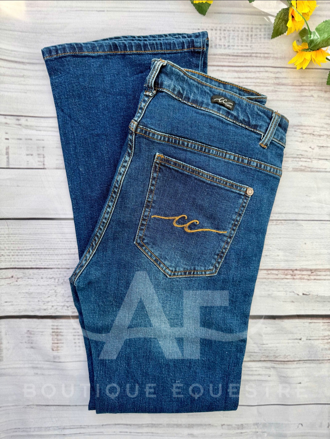 Cowgirl Couture | Hybrid | 32x32