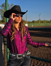 Charger l'image dans la galerie, Cowgirl Tuff | Chemise Pullover | Magenta Shimmer
