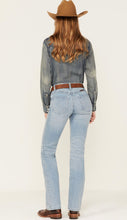 Load the image into the gallery, Wrangler | Willow Sunbleach (32)