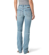 Load the image into the gallery, Wrangler | Willow Sunbleach (32)