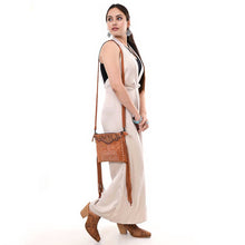 Load the image into the gallery, Sacoche à Bandoulière | Brown Suede Fringe Yoke
