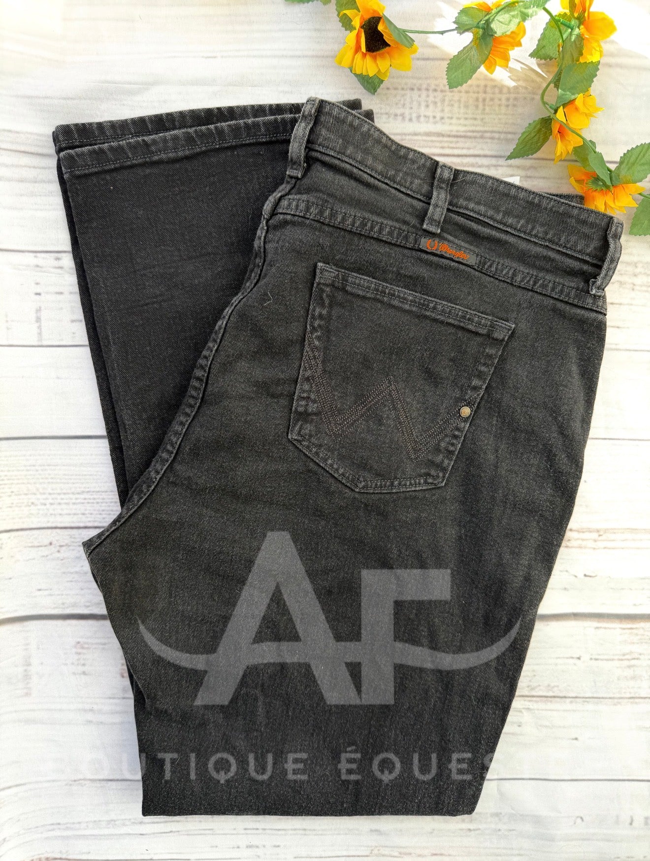 Wrangler | Q-Baby Black | 22x34