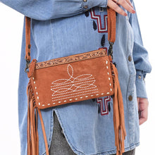 Charger l&#39;image dans la galerie, Sacoche à Bandoulière | Tan Embroidery &amp; Tooled Leather Accent
