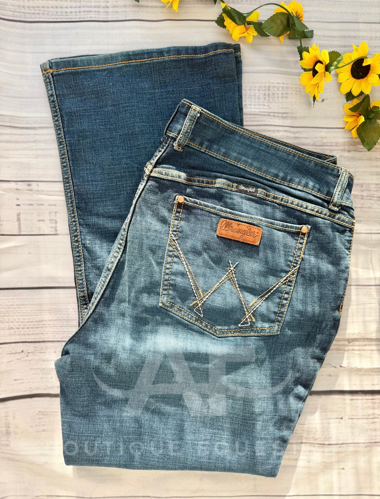 Wrangler | Retro Mae Plus | 22Wx32