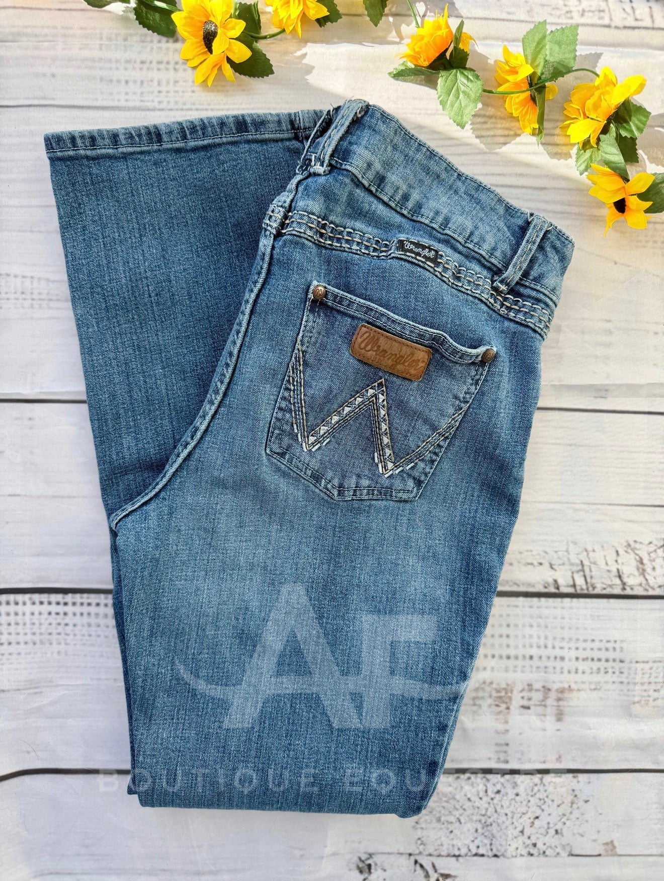 Wrangler | Retro Sadie W Stitch | 15x32