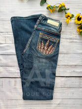 Load the image into the gallery, Rock &amp; Roll | Feathers | 25x36
