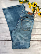 Load the image into the gallery, Wrangler | Fierce Flare High Rhianon 2x32
