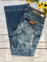 Load the image into the gallery, Wrangler | Retro Mae Shelby Trouser | 15x32
