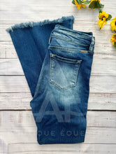 Load the image into the gallery, Kancan | High Fly Flare | 27x32
