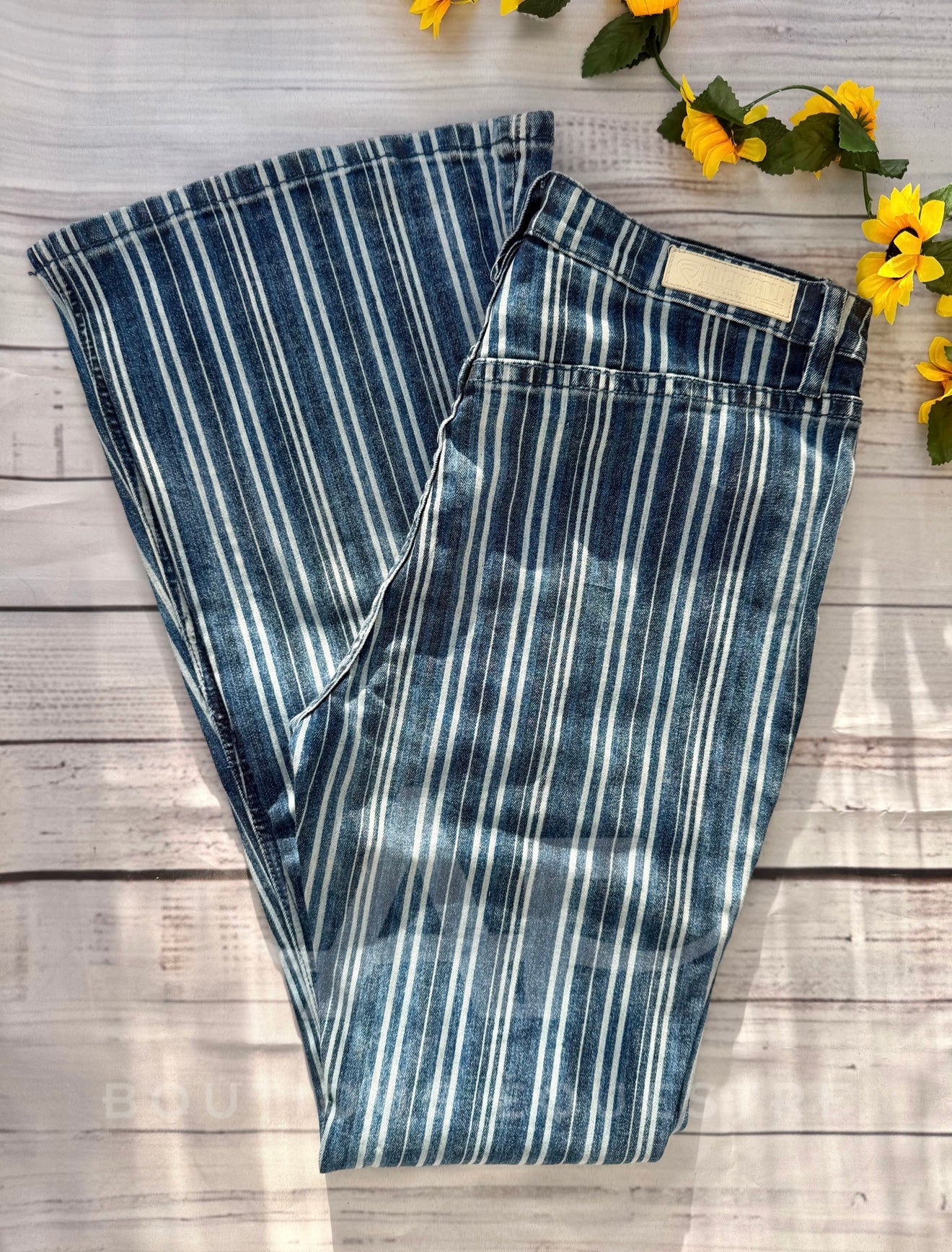 Rock & Roll | White Stripe Flare | 30x34