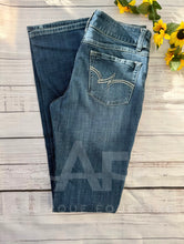 Load the image into the gallery, Wrangler | Bootcut | 7x36
