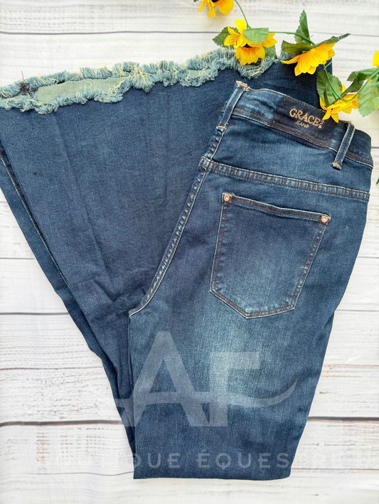 Grace in LA | Dark Bells | 31x34