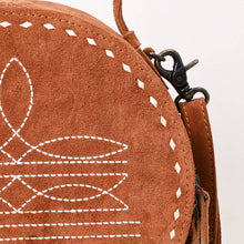 Charger l&#39;image dans la galerie, Sacoche Ronde | Tan Western Boho Suede Canteen
