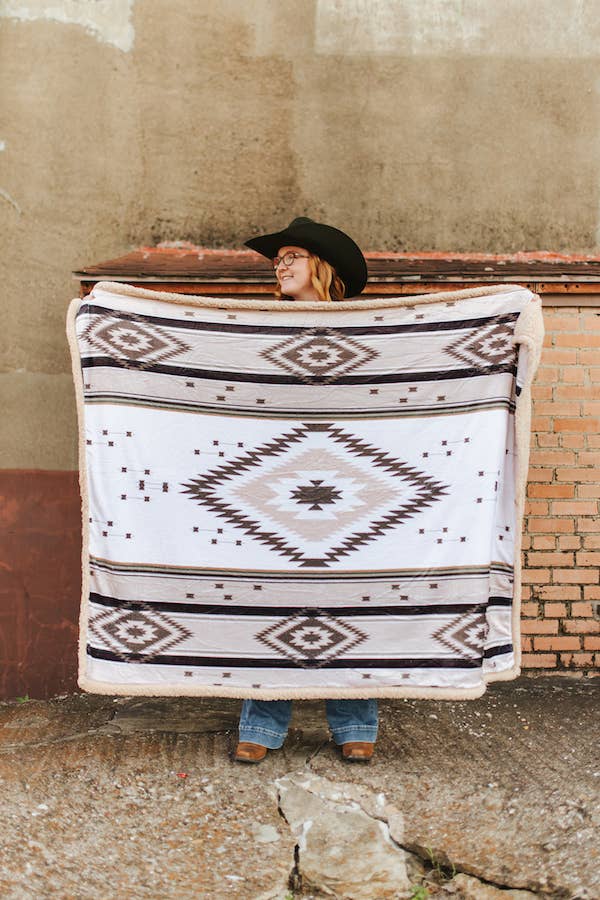 Couverture | Ivory Tan Aztec Printed Beige Sherpa