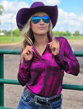 Charger l&#39;image dans la galerie, Cowgirl Tuff | Chemise Pullover | Foil And Black Shimmer Stretch
