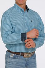 Load the image into the gallery, Cinch | Shirt | Light Blue Plain
