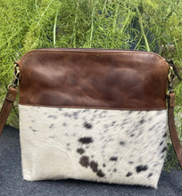 Load the image into the gallery, Crosssbody Bag | Cowhide
