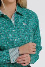 Load the image into the gallery, Cinch | Shirt | Teal
