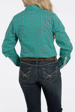 Load the image into the gallery, Cinch | Shirt | Teal
