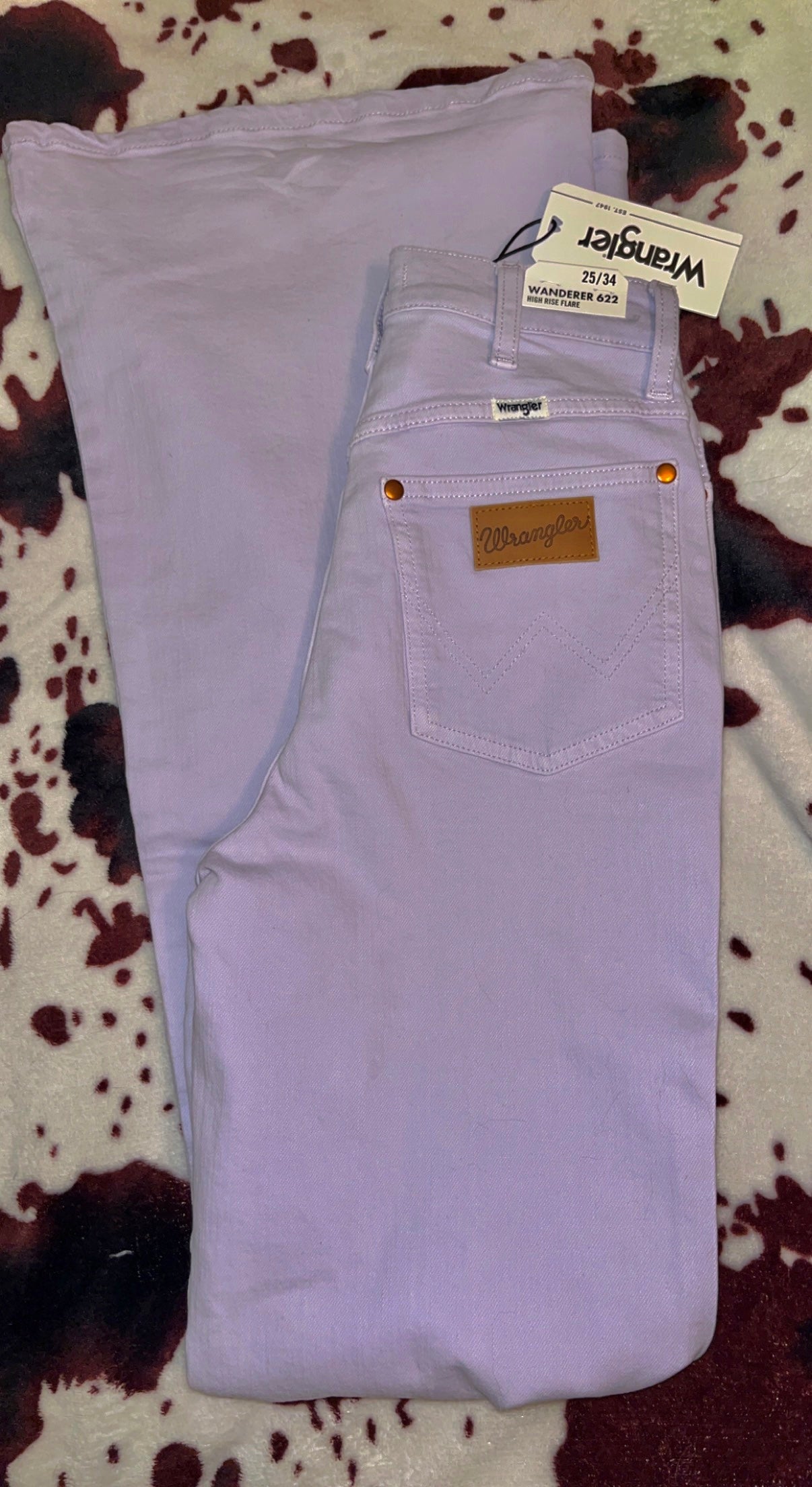 Wrangler | Lila Lavande | 25x34